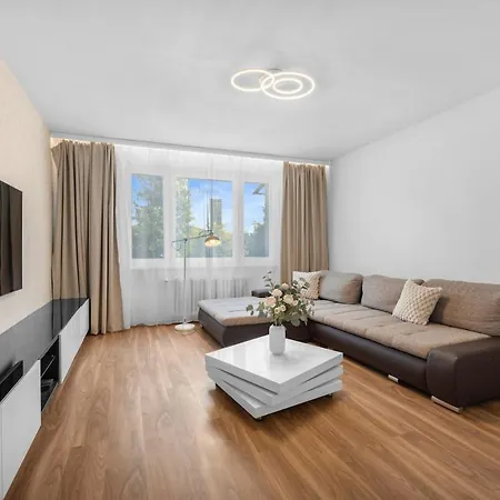 10 Minutes From Centre With Garden *