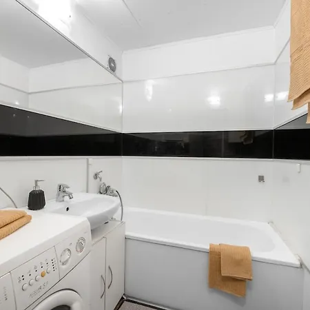 10 Minutes From Centre With Garden