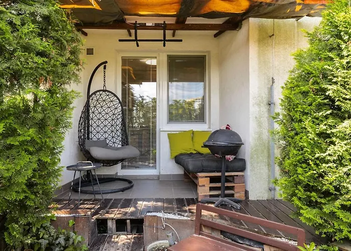 10 Minutes From Centre With Garden Апартаменти