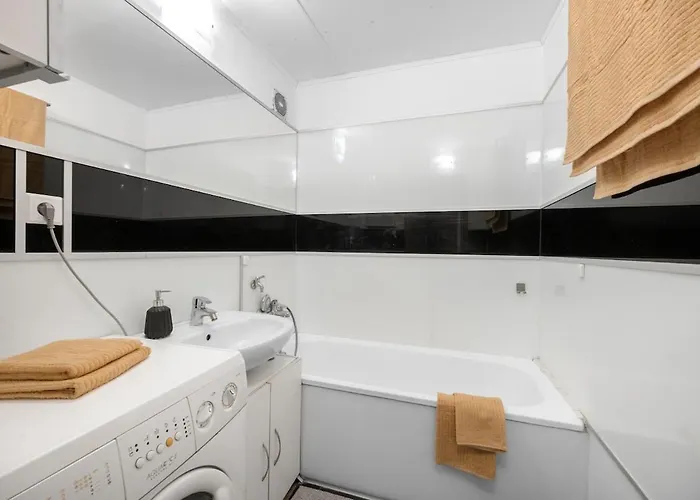 10 Minutes From Centre With Garden