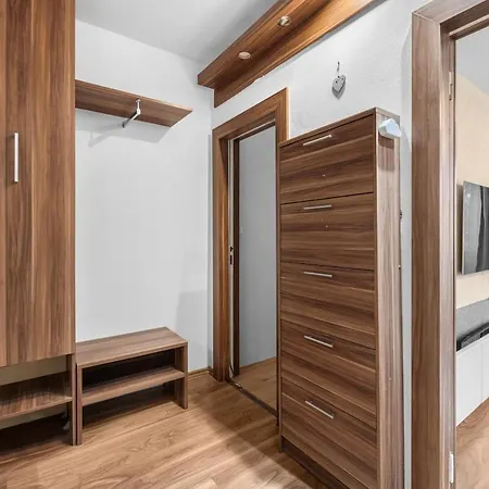 10 Minutes From Centre With Garden 布拉迪斯拉发